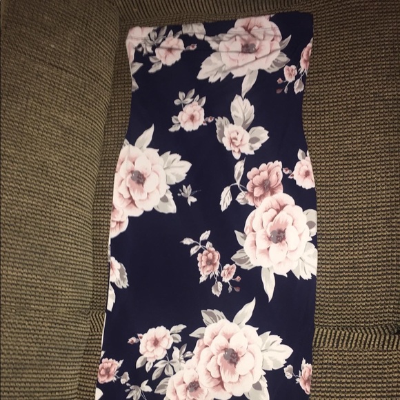 Dresses & Skirts - Strapless dress